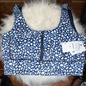 Body premium NWT organic leopard sports top size, small removable cup